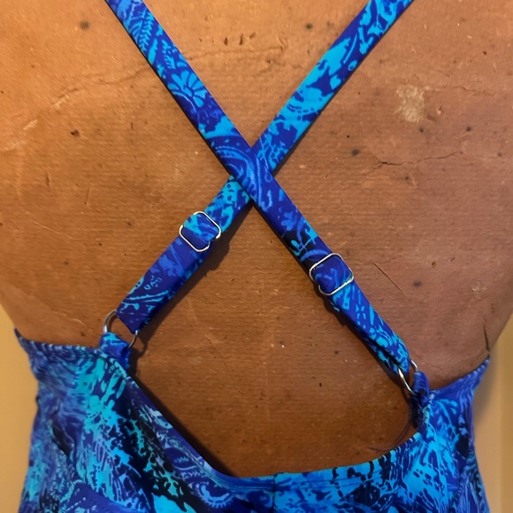 Blue print tankini top, front detail, adjustable straps, size 16 - Picture 3 of 6